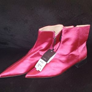 New satin Zara fuchsia color zip ankle boots.